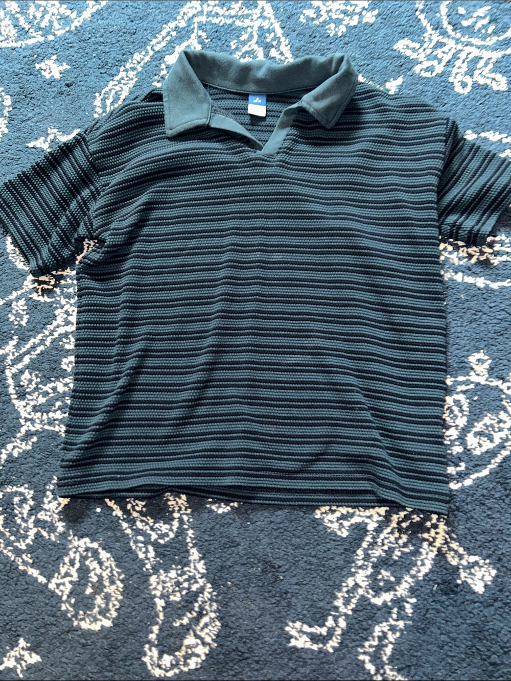 Old Navy boys oversized polo. Size small.